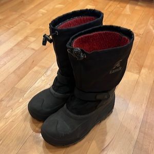 Black Kamik snow boots, youth size 5